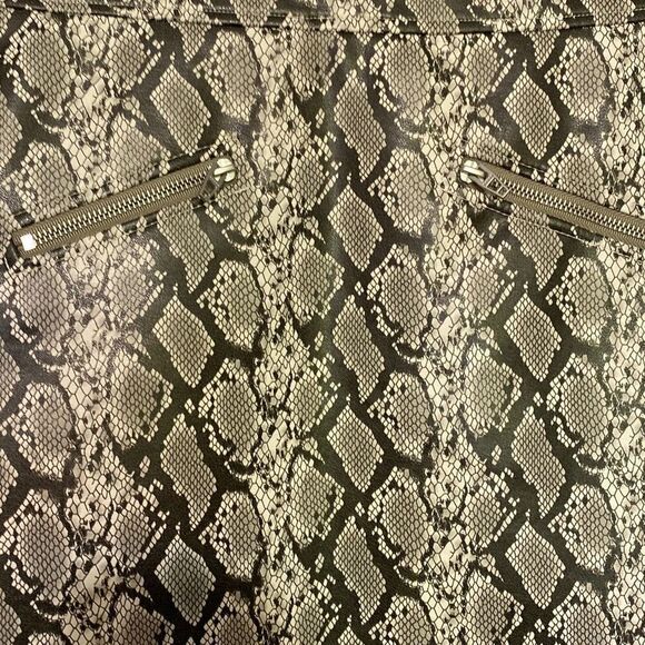 Blank NYC Faux Leather Snake Print Mini Skirt With Front Zippered Pockets and Ba - Picture 4 of 11